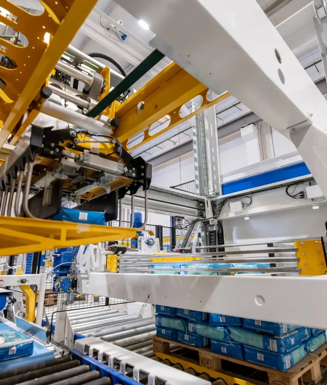 paletizadora-automatica-de-entrada-nivel-bajo-con-pinza-robotizada-ILERPAL L-4